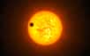 Comment augmenter les chances de détecter une civilisation extraterrestre ? Deux astronomes ont eu une idée : chercher des étoiles de type solaire d'où ces E.T. pourraient voir des transits de la Terre autour du Soleil. Cela leur permettrait en effet de chercher des biosignatures de la vie sur notre planète… et donc de s'intéresser à nous !