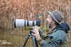 La photographie animalière fascine par ses clichés époustouflants de la vie sauvage. Mais derrière ces images parfaites se cachent parfois des pratiques controversées. Appâts, mises en scène, manipulation d'animaux… Jusqu'où certains photographes sont-ils prêts à aller pour obtenir le cliché idéal ? Plongée dans les coulisses d'un monde dans lequel l'éthique est mise à rude épreuve.