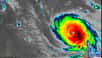 L'ouragan Maria vu par le satellite GOES-16, de la NOAA le 20 septembre 2017, quand il passait au-dessus de l'île de Porto Rico. L'image est prise en infrarouge. Les couleurs sont donc fausses mais informatives. Elles indiquent la densité des nuages et la force de la tempête. Autour de l'œil du cyclone, la couleur rouge montre les plus fortes puissances.