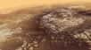 Dans cette vidéo, l’Agence spatiale européenne nous fait planer au-dessus du lit asséché long de 600 kilomètres d’un fleuve reliant les hautes terres aux basses terres de Mars. Par sa diversité géologique témoignant d’un passé humide varié, ce site intéresse beaucoup les scientifiques. Mawrth Vallis figure parmi les quatre sites candidats retenus pour accueillir la future mission ExoMars 2020 de l’ESA et Roscosmos.