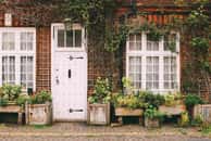 Une maison bien fermée repousse les cambrioleurs. © StockSnap, Pixabay