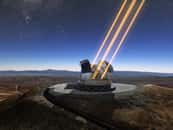 Une vue d’artiste du futur ELT (Extremely Large Telescope) en opération. La première pierre de ce télescope monumental a été posée en mai 2017. En 2027, il devrait ouvrir son œil de 39 mètres de diamètre sur le cosmos. © ESO, L. Calçada
