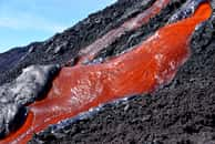 Laves pāhoehoe lors de l'éruption du 10 février 2020 du Piton de la Fournaise. © Laurent Perrier