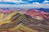 La montagne Vinicunca au Pérou et son incroyable panorama coloré. © zaschnaus, Adobe Stock