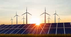 La France peine à atteindre ses objectifs de développement des énergies renouvelables en raison de procédures trop longues. © Yingyaipumi, Adobe Stock
