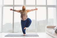Les études scientifiques sur les bienfaits du yoga sont nombreuses. © Yakobchuk Olena, Adobe Stock