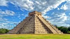 Pyramide maya de Kukulcan El Castillo à Chichén Itzá, Mexique. © Premium Collection, Adobe Stock