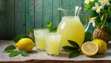 Le jus de citron est considéré comme bénéfique pour la santé pour plusieurs raisons. © Vanira Arnaud, Adobe Stock