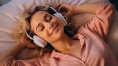 À en croire les tiktokeurs, le bruit rose serait celui qui favoriserait le plus l'endormissement. © IndigoElf, Adobe Stock