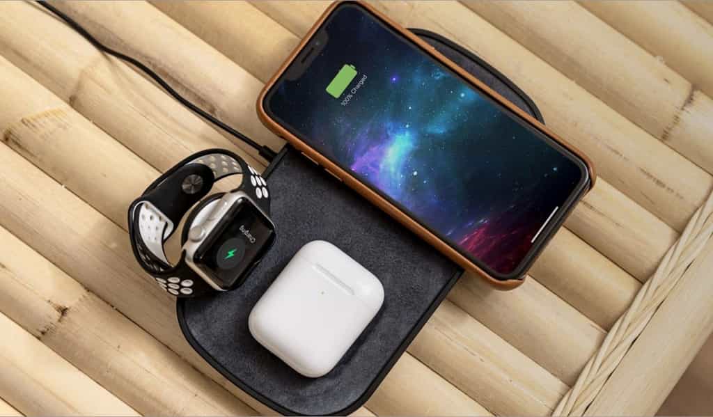 Le tapis de recharge sans fil de Zagg accueille Apple Watch, AirPods et iPhone. © Zagg