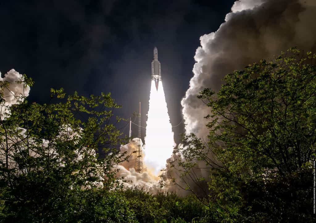 Magnifique image du dernier tir Ariane 5 en date. © Arianespace, Cnes, ESA, Centre Optique