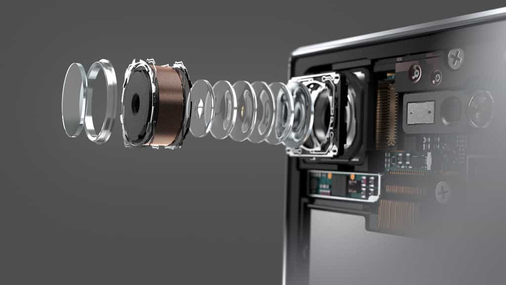 D'année en année, les capteurs deviennent de plus en plus puissants mais aussi de plus en plus volumineux à l'arrière d'un appareil. © Samsung