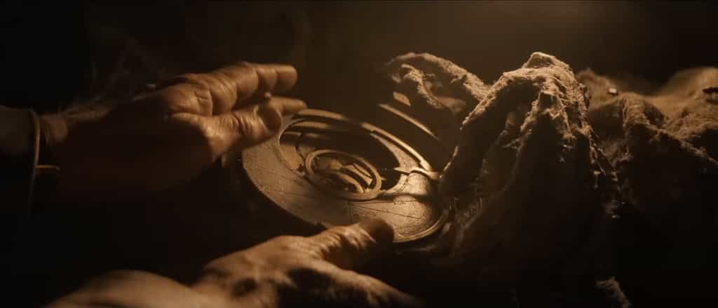 Le mystérieux Cadran d'Archimède, nouvelle marotte de l'aventurier au fouet et au Fedora dans Indiana Jones et le Cadran de la Destinée. © Lucasfilm, Disney