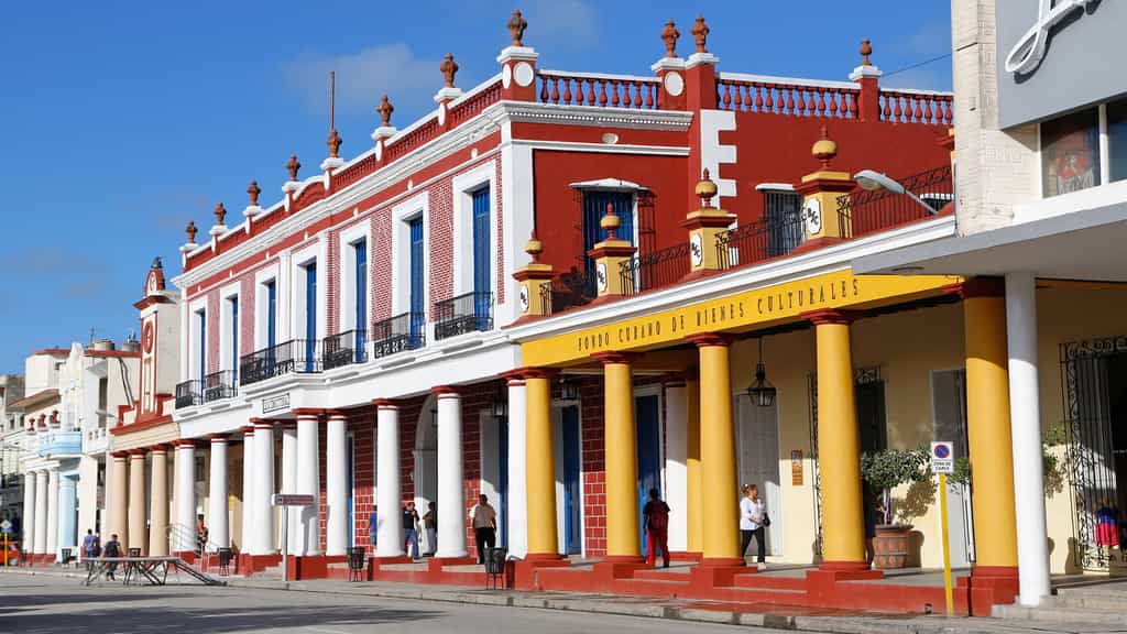 les maisons cubaines sont particulièrement colorées, comme ici, à Camagüey. © Antoine, DR