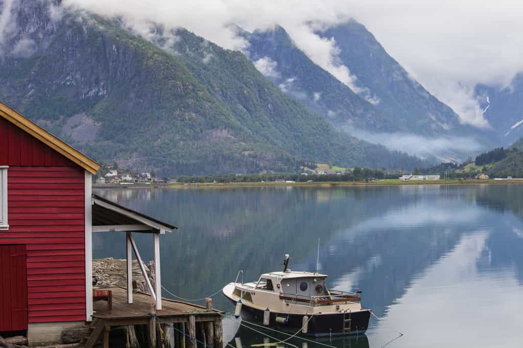Les fjords de Norvège découpent la côte rocheuse en multiples chenaux. © julienguillot, Fotolia