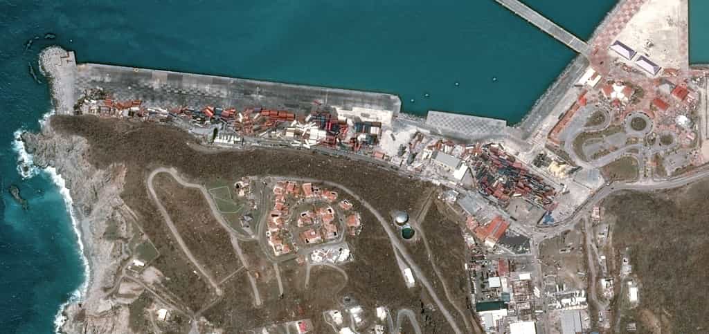 Zoom sur le port de Saint-Martin, complètement balayé par l'ouragan Irma. Cette image a été acquise par le satellite Pléiades deux jours après le passage de l'ouragan. © Cnes 2017, Distribution Airbus DS
