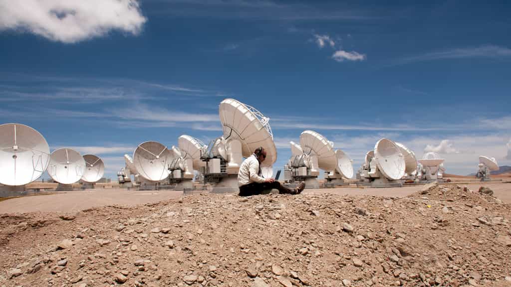 Une partie des antennes de l'observatoire Alma de l'ESO, situé à plus de 5.000 mètres d'altitude dans le désert d'Atacama, au Chili. © Rémy Decourt