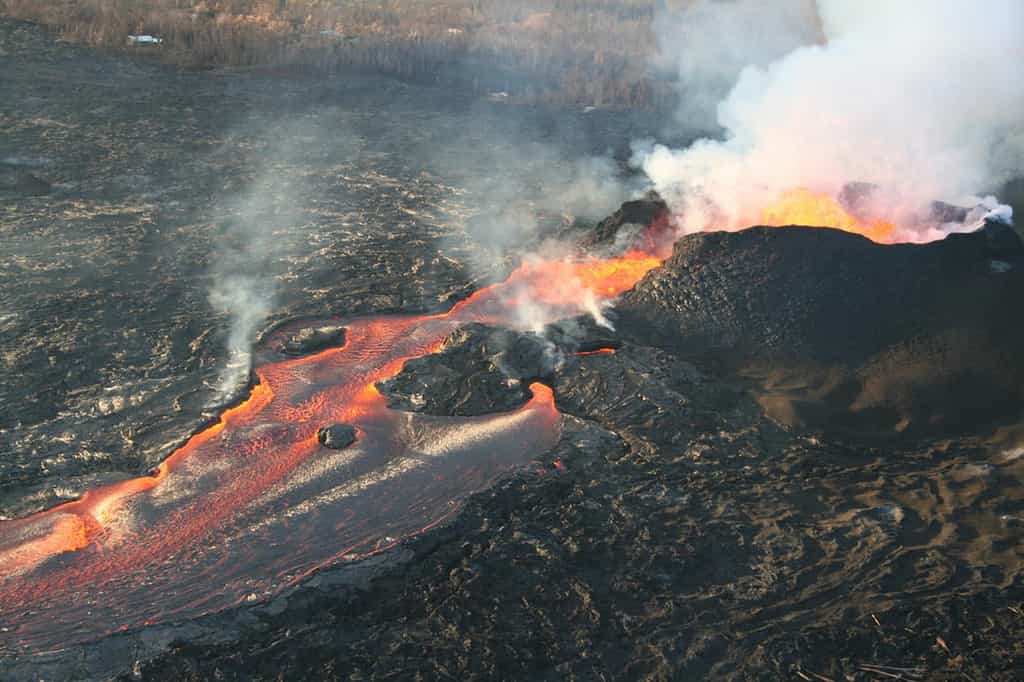 Une vue du volcan Kilauea en éruption. © USGS