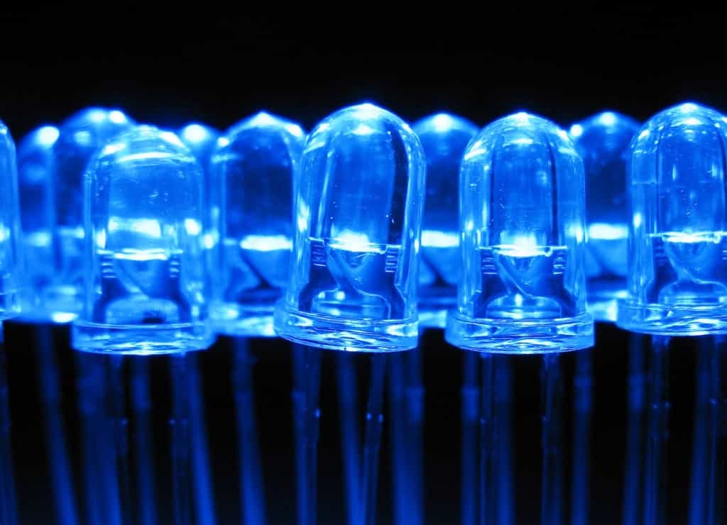 Les Led bleues sont en passe de bouleverser l'avenir de l'humanité de la même façon que la lampe à incandescence d'Edison l'a fait au siècle dernier. Leur découverte méritait bien un prix Nobel. La technologie des Led pourrait être impactée par le phosphorène dans un avenir proche. © Wikipédia, Gussisaurio, cc by sa 3.0