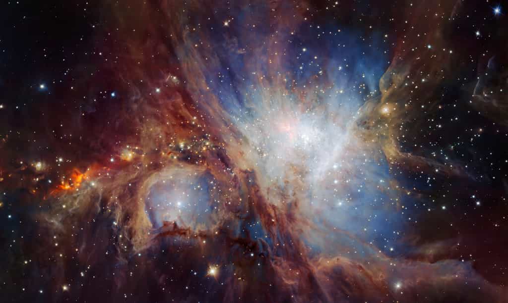 Cette superbe image de la région de formation stellaire de la nébuleuse d’Orion (M 42) résulte de la superposition de multiples clichés acquis par la caméra infrarouge Hawk-1 installée sur le VLT. Elle offre la vue la plus profonde à ce jour de cette région du ciel et révèle un nombre insoupçonné d’objets de masse planétaire faiblement lumineux. © Eso, H. Drass et al.