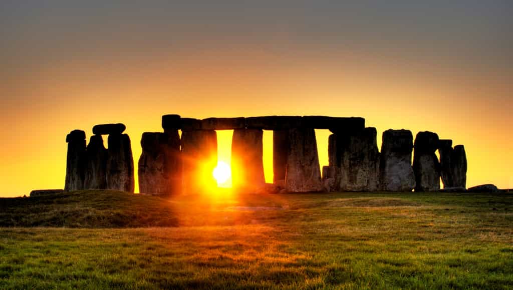 Le site de Stonehenge a fait l'objet de multiples travaux pour relier la position des pierres à des évènements astronomiques. Il conserve encore bien des mystères. © Simon Wakefield, Flickr, Wikipédia, cc by sa 2.0