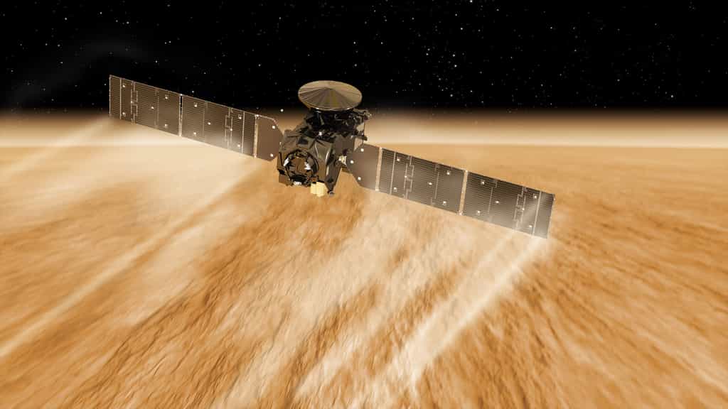 Pour embarquer tous ses systèmes, dont un instrument et le réflecteur, la sonde TGO, qui a réussi son aérofreinage autour de Mars, adopte une forme inhabituelle, très cintrée. © ESA, ATG Medialab