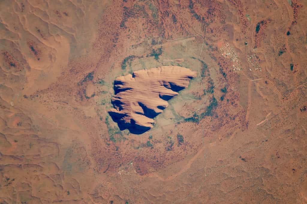 Le site d'Uluru a été classé au patrimoine mondial de l'Unesco en 1994 afin de préserver la culture aborigène. © Nasa