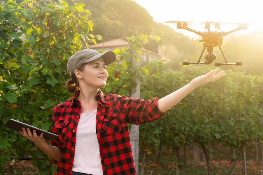 L'agriculture connectée passe notamment par l'utilisation de drones. © Scharfsinn86, Adobe Stock