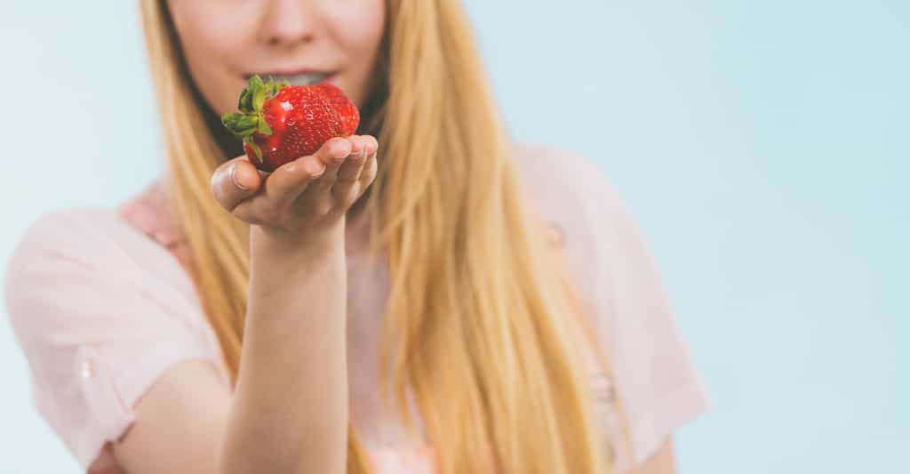 Exposer les fraises à la chaleur pour les faire sécher diminue leur pouvoir allergisant. © Voyagerix, Fotolia
