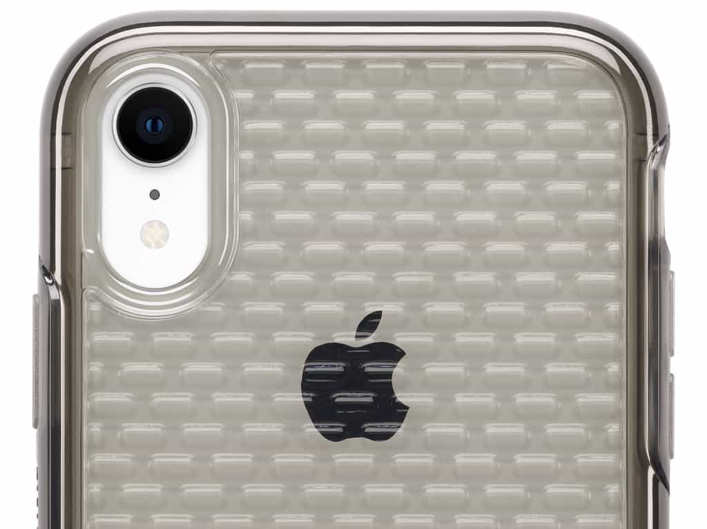 Une coque souple et solide permet de bien protéger son iPhone des chocs et des chutes. © Apple
