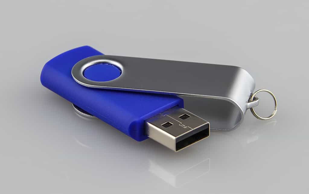 La suppression de données sur une clé USB peut n'être qu'apparente et il faut utiliser les bons logiciels pour effacer correctement les fichiers. © Analogicus, Pixabay