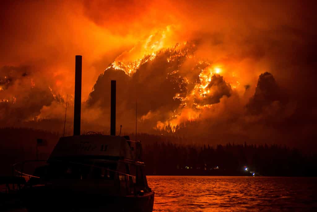 L'incendie d'Eagle Creek ayant dévasté les alentours de la ville de Stevenson (Oregon), en 2017. © Tristan Fortsch, AP