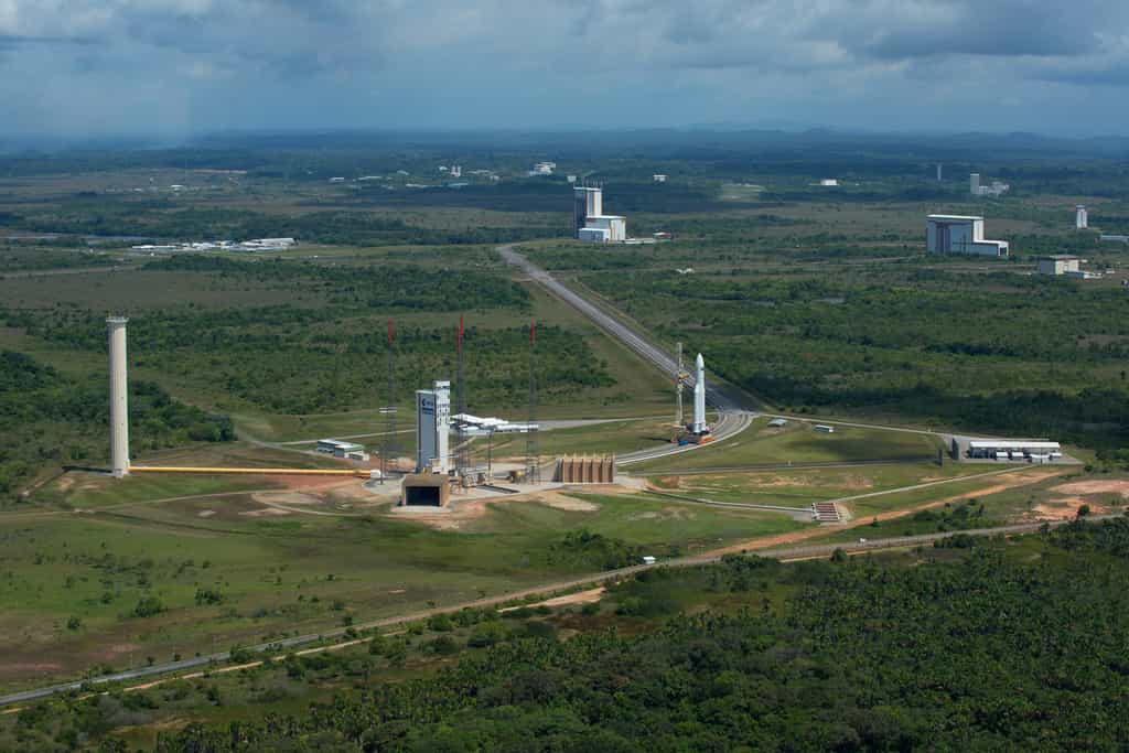 Transfert d'une Ariane 5 sur son pas de tir (ELA-3) du Centre spatial Guyanais. © Esa, S. Corvaja