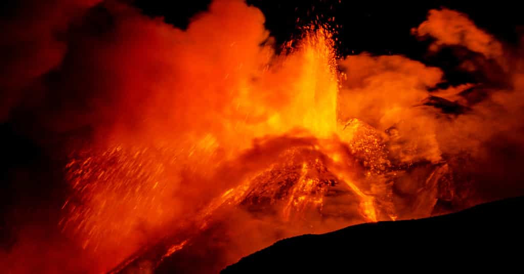 L'éruption de l'Etna durant la nuit du 18 janvier 2021. © Massimo Lo Giudice