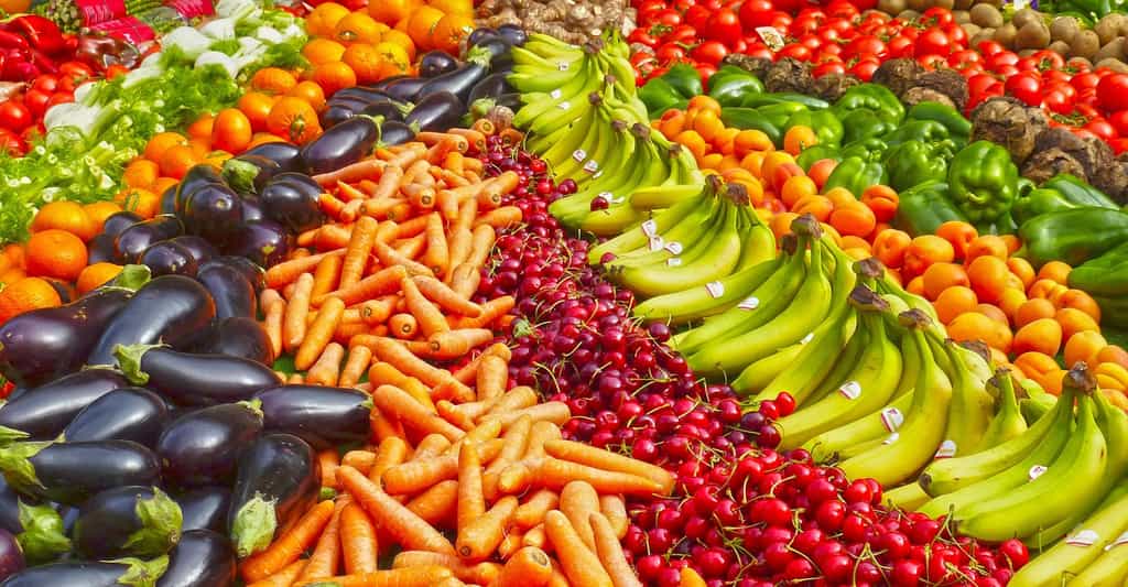 Selon des chercheurs, les épluchures de fruits et de légumes pourraient être d’une grande aide pour purifier l’eau. © gavilla, Pixabay, CC0 Creative Commons