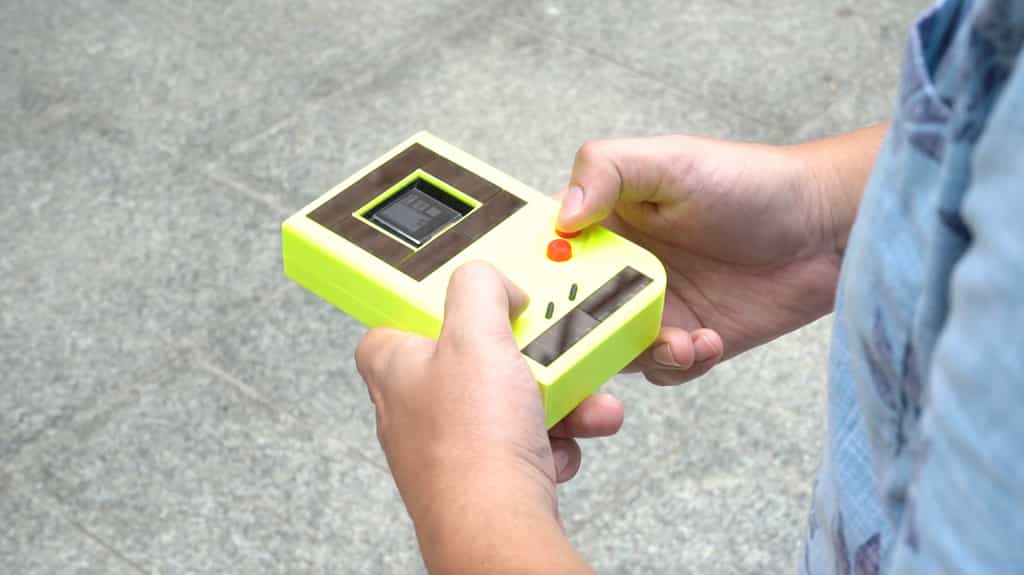 L'ambition est de créer une console de jeu portable sans batterie, ni pile. © Northwestern University