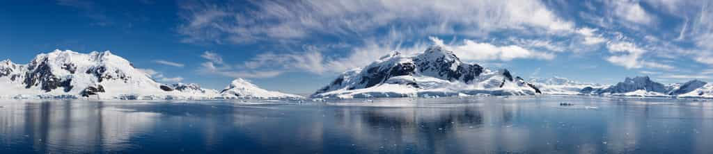 Avec la fonte des glaces, l'Antarctique se soulève. Un phénomène qui pourrait impacter la hausse du niveau marin. © Patrick Poendl, Adobe Stock