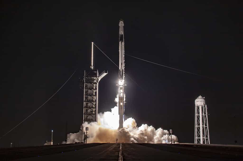 Décollage du Crew Dragon de SpaceX, à bord d'un Falcon 9, lors de son premier vol de démonstration. © SpaceX
