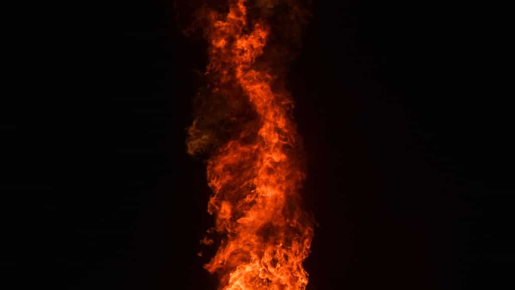 Des tornades de feu se produisent parfois dans les incendies en raison d'un sol brûlant. © Canva