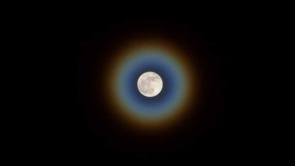 Phénomène météo extraordinaire : la couronne lunaire