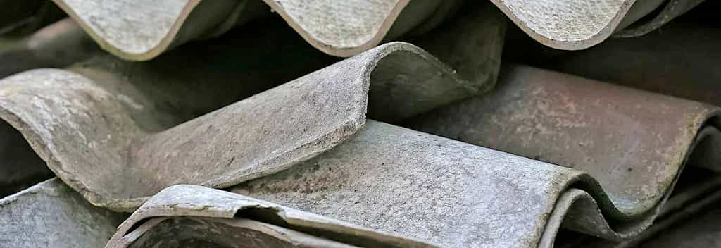 Plaques ondulées en fibrociment lors d’une opération de collecte d’amiante réalisée en 2020 à la demande des usagers des communes de Pouilly-en-Aixois et Bligny-sur-Ouche. © Communauté de communes Pouilly-Bligny