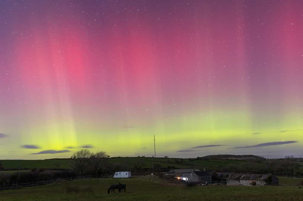 Des aurores ont été vues en France jusque dans le Poitou ! Ici une vue depuis le Pays de Galles. © Hanna Baguley, Esa