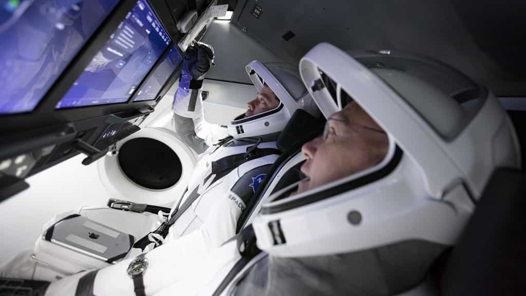 Les astronautes Robert Behnken et Douglas Hurley, premier équipage à voyager à bord du véhicule Crew Dragon de SpaceX. © SpaceX, Nasa