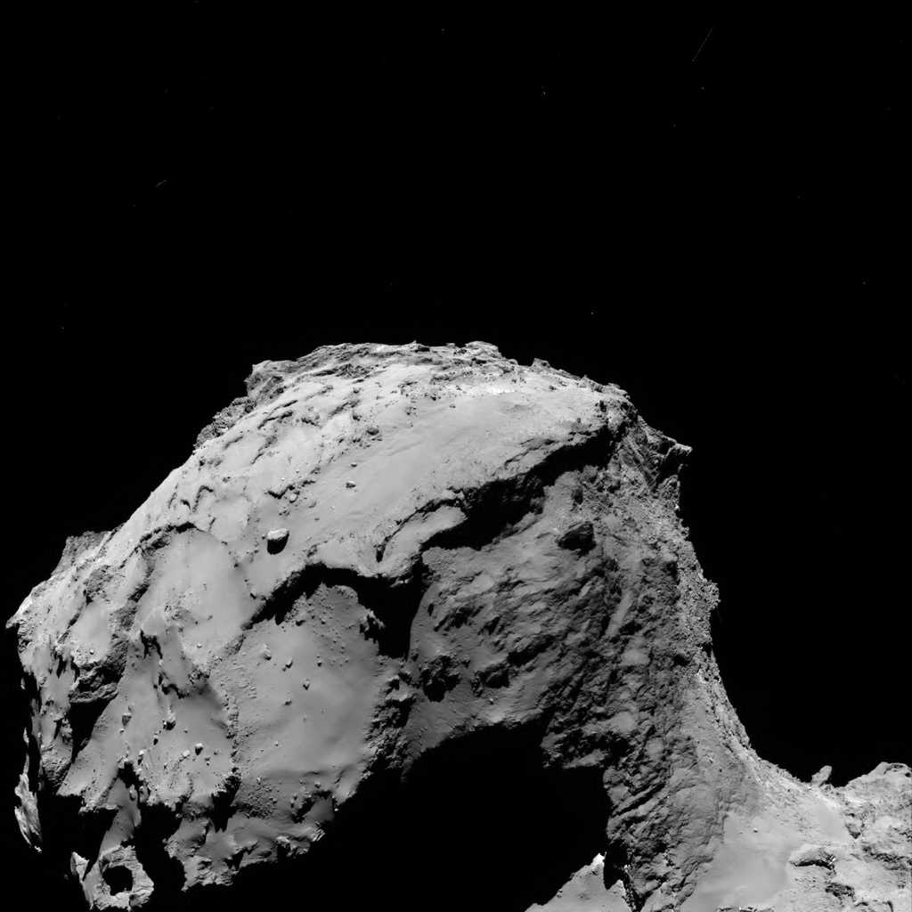 Le site d’atterrissage de Rosetta sur le noyau de la comète Tchouri est en vue ! Image prise par la caméra grand-angle de la sonde, le 30 septembre 2016 à 2 h 17 TU (4 h 17 heure de Paris) à 15,5 km de la surface. La résolution est de 1,56 mètre par pixel. L’image mesure 3,2 km de large. © ESA, Rosetta, MPS for OSIRIS Team MPS, UPD, LAM, IAA, SSO, INTA, UPM, DASP, IDA