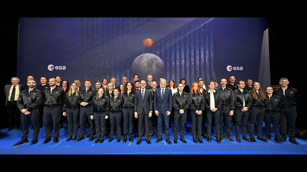 L'ESA dévoile la nouvelle promotion des astronautes européens, qui comprend des astronautes actifs, un parastronaute et des réservistes. © ESA, S. Corvaja