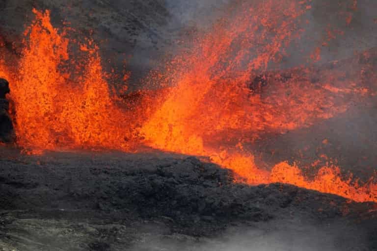 Éruption volcanique au Piton de la Fournaise à La Réunion, le 2 avril 2020. © Richard Bouhet, AFP, Archives