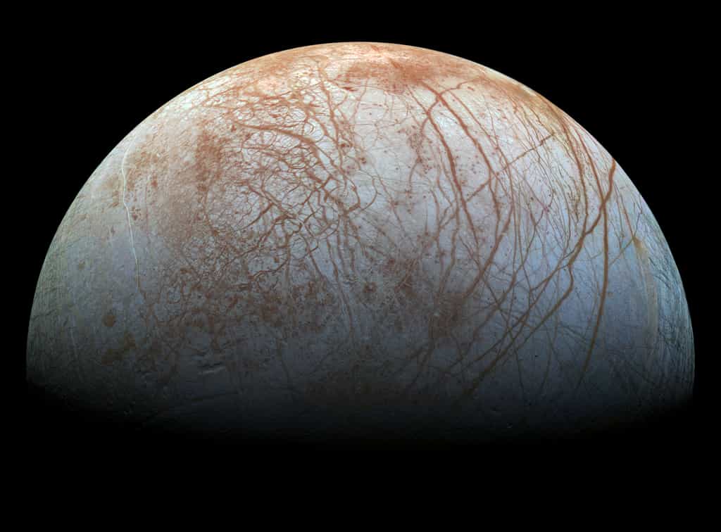 Europe, satellite de Jupiter, posséderait un océan sous sa surface gelée. Un monde potentiellement habitable dans le Système solaire. © Nasa, JPL-Caltech