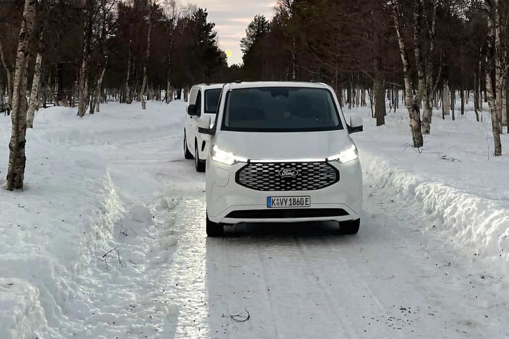 Ford propose une nouvelle pompe à chaleur permettant d'augmenter l'autonomie de ses utilitaires électriques. © Ford