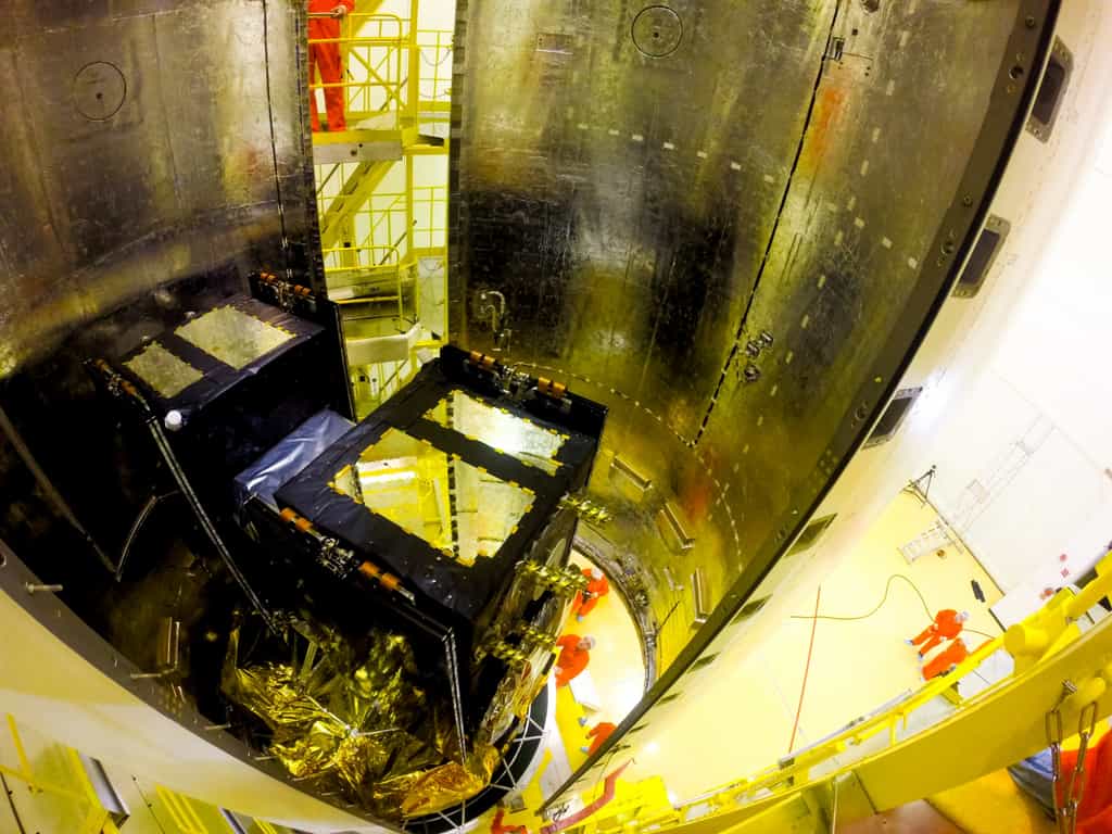 Les deux satellites Galileo 9 et 10 dans la coiffe du lanceur Soyouz. © Esa, M. Pedoussaut, 2015