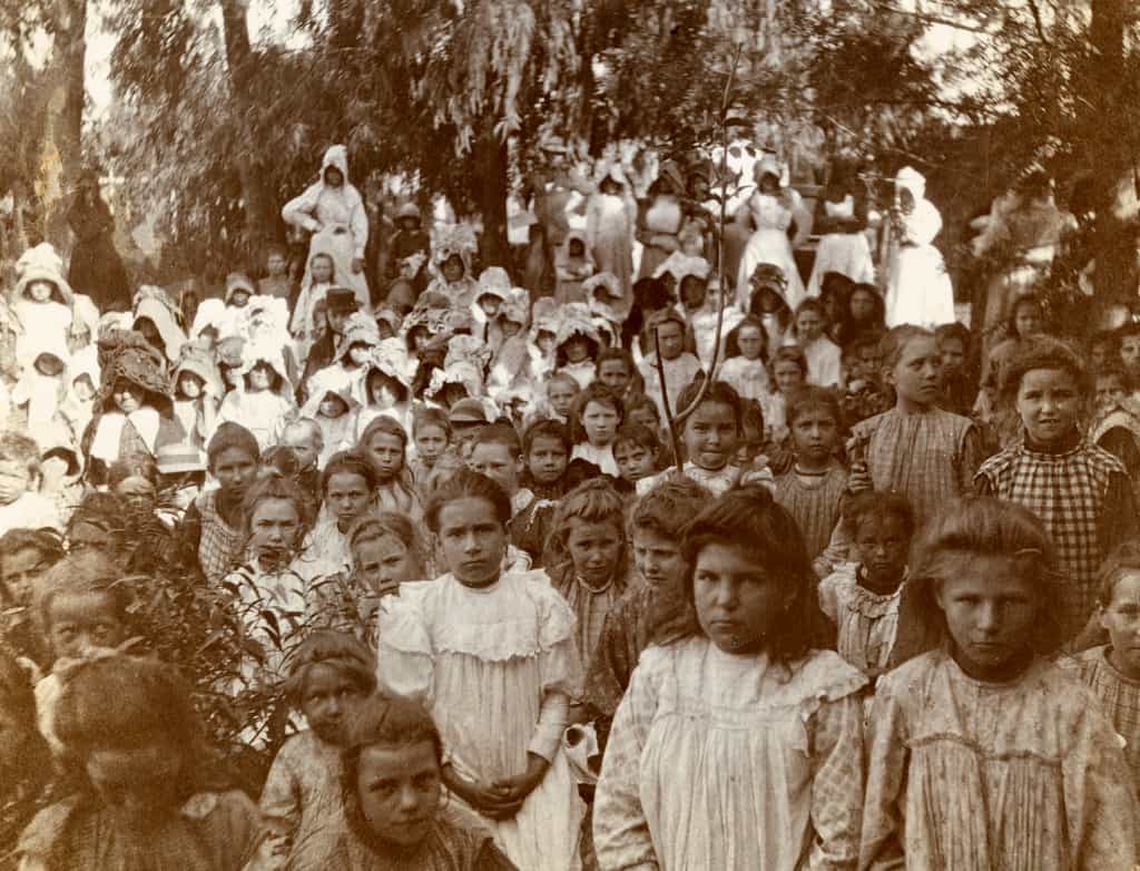 Des femmes et enfants boers internés dans le camp de concentration de Nylstroom, en 1901. © LSE library, Flickr, Wikimedia Commons